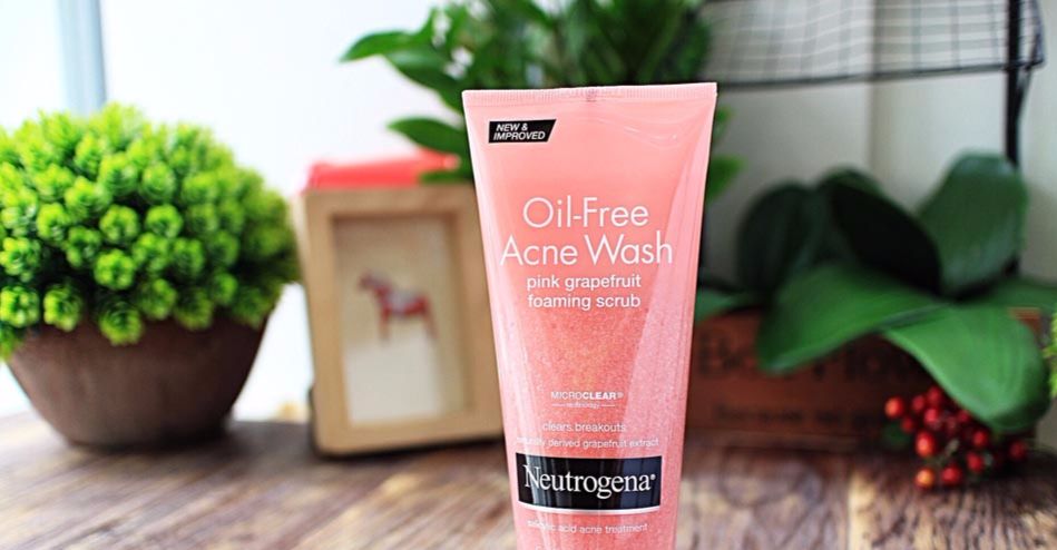 Tẩy tế bào chết Neutrogena Oil-Free Acne Face Wash